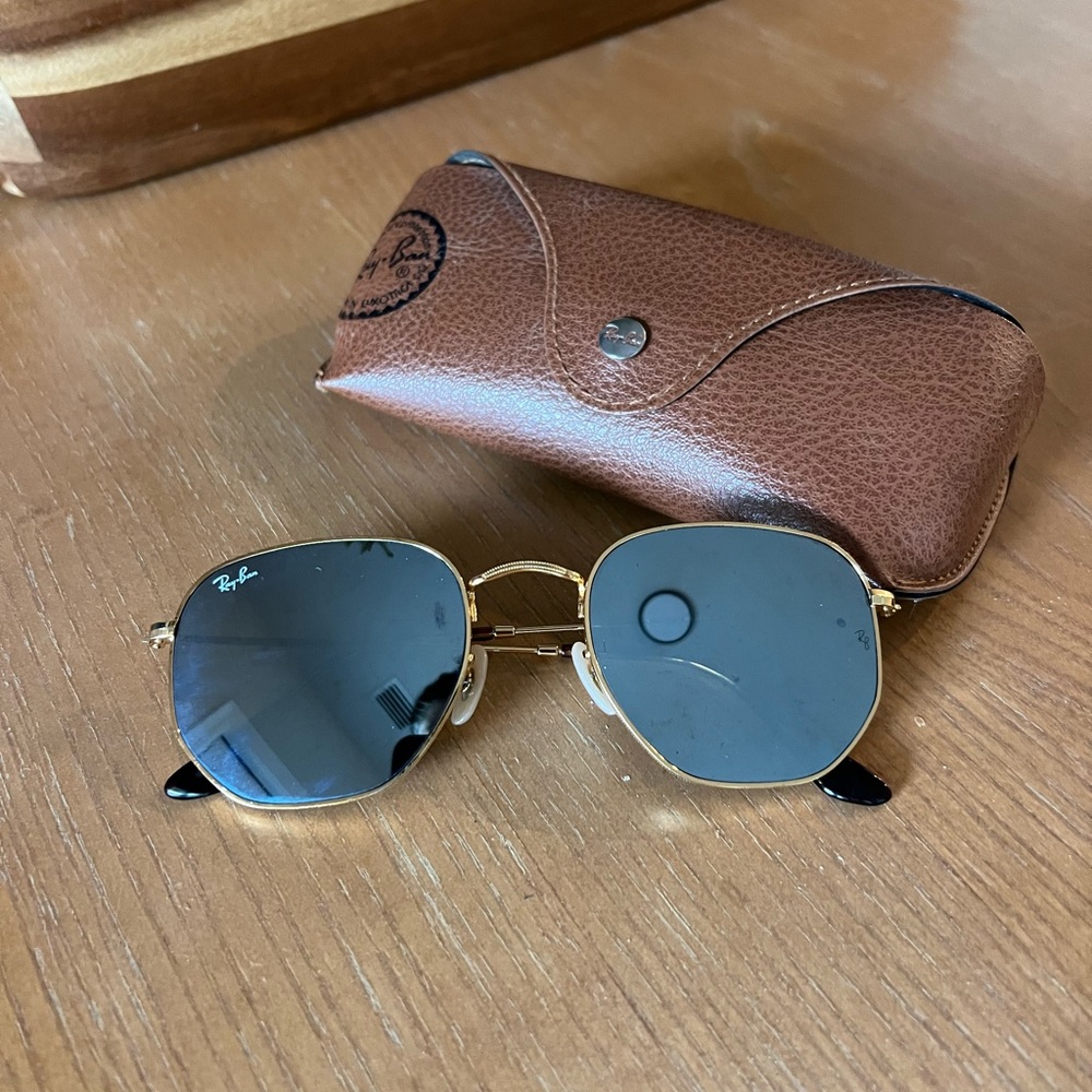 Mirrored raybans ☀️